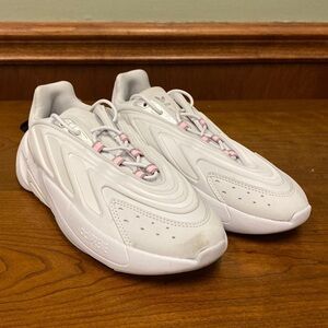 J Crew Adidas® Ozelia sneakers
Item BE009